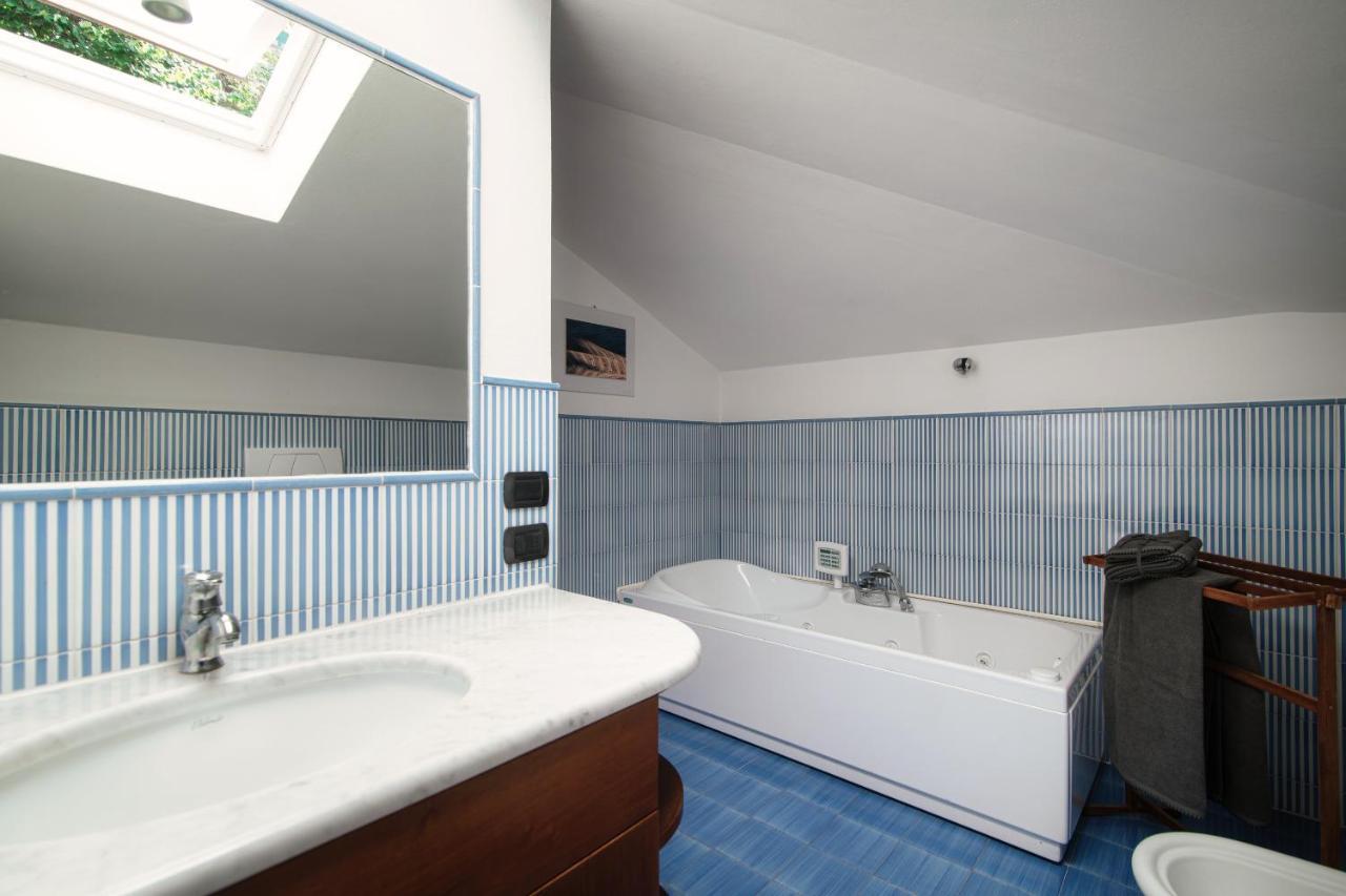 I D'A Charming Penthouse - Lake View- Como- House-130 Mt-2 Double Bedrooms And 2 Double Bathrooms A Spacious Living Room-Full Equipped Kitchen-Private Garden And Terrace-Private Covered Parking ภายนอก รูปภาพ