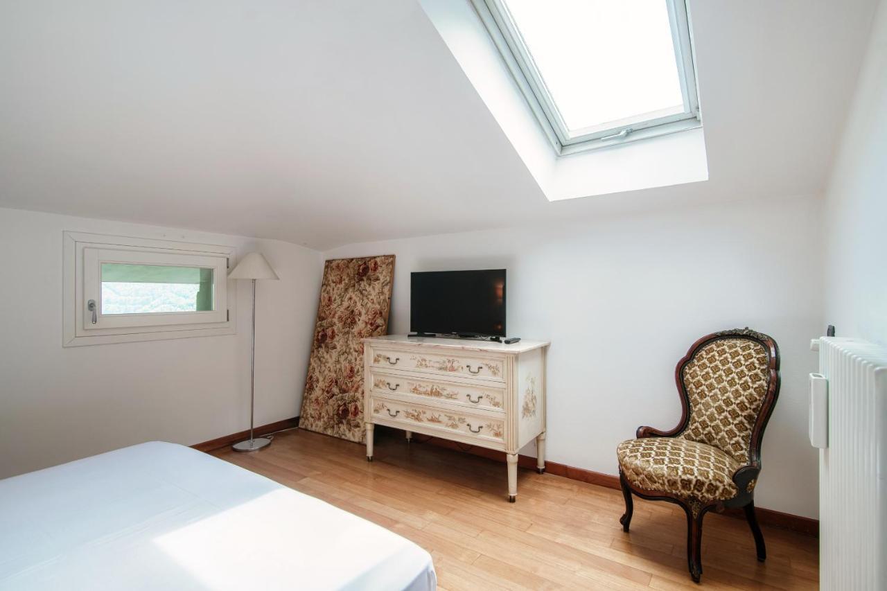 I D'A Charming Penthouse - Lake View- Como- House-130 Mt-2 Double Bedrooms And 2 Double Bathrooms A Spacious Living Room-Full Equipped Kitchen-Private Garden And Terrace-Private Covered Parking ภายนอก รูปภาพ