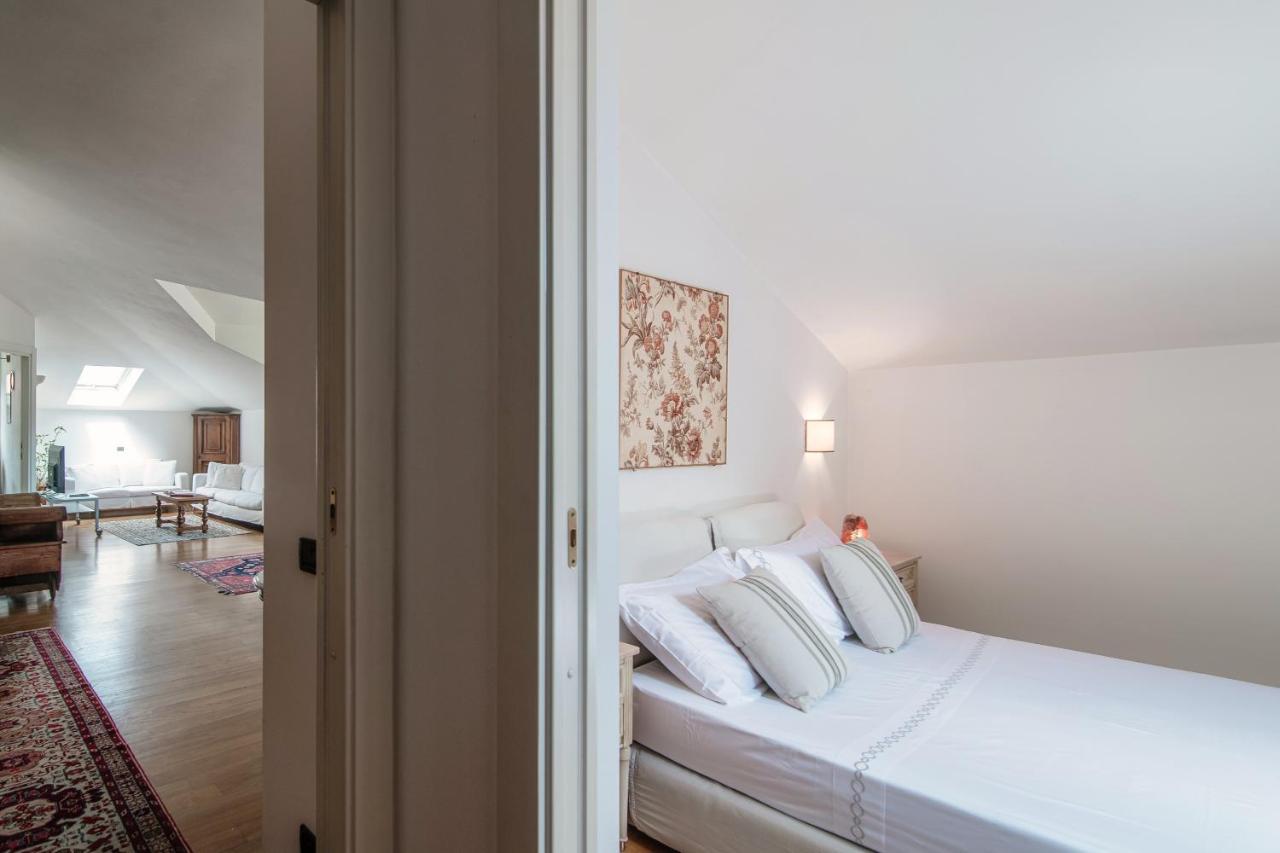 I D'A Charming Penthouse - Lake View- Como- House-130 Mt-2 Double Bedrooms And 2 Double Bathrooms A Spacious Living Room-Full Equipped Kitchen-Private Garden And Terrace-Private Covered Parking ภายนอก รูปภาพ