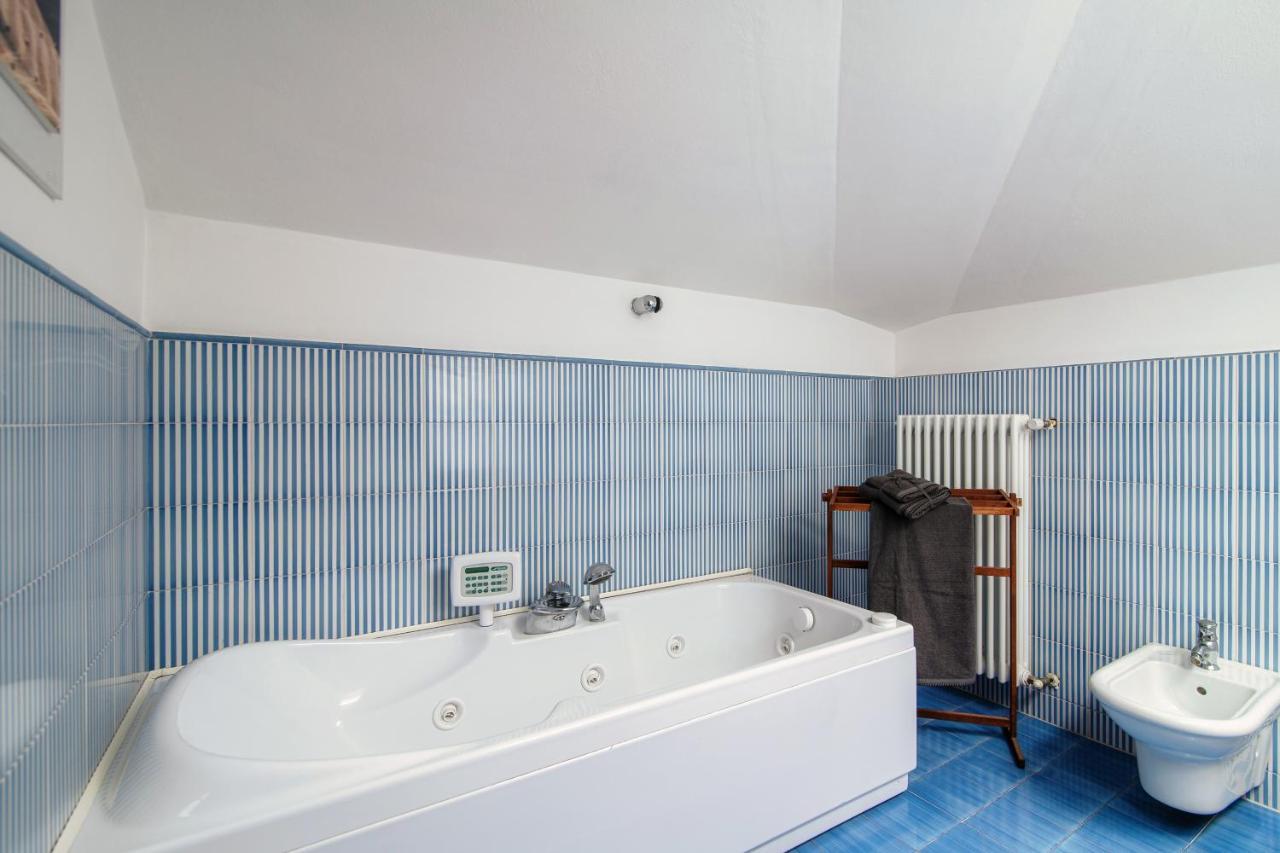 I D'A Charming Penthouse - Lake View- Como- House-130 Mt-2 Double Bedrooms And 2 Double Bathrooms A Spacious Living Room-Full Equipped Kitchen-Private Garden And Terrace-Private Covered Parking ภายนอก รูปภาพ