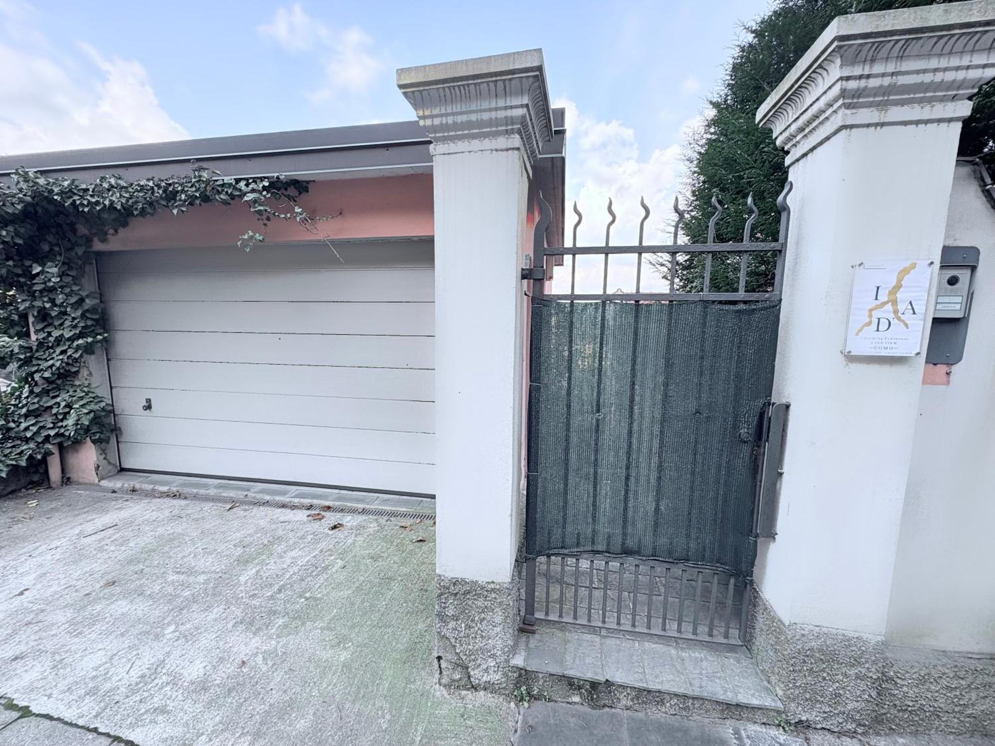 I D'A Charming Penthouse - Lake View- Como- House-130 Mt-2 Double Bedrooms And 2 Double Bathrooms A Spacious Living Room-Full Equipped Kitchen-Private Garden And Terrace-Private Covered Parking ภายนอก รูปภาพ
